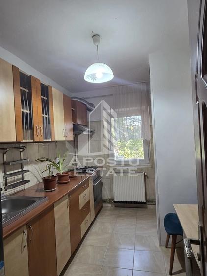 Apartament cu 3 camere decomandat în Girocului