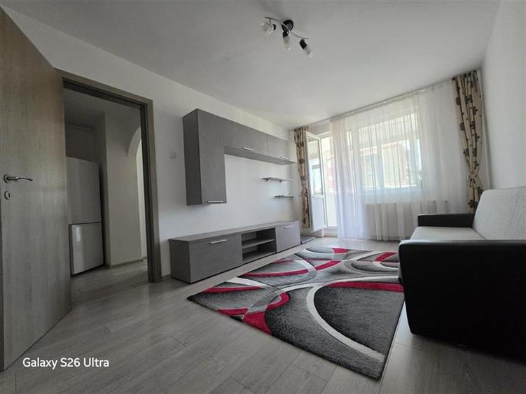 Apartament cu 2 camere semidecomandat în 13 Decembrie
