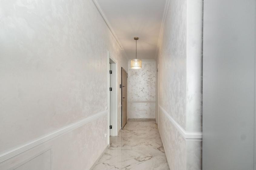 Apartament cu 3 camere semidecomandat în Tineretului