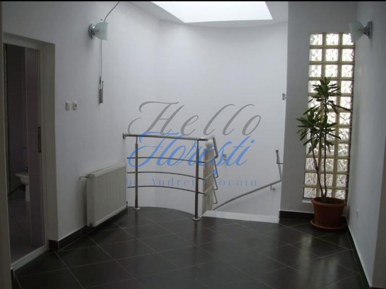 Casă individuală cu 5 camere cu Canalizare în Plopilor
