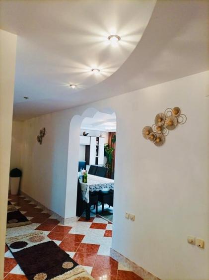 Casă individuală cu 8 camere cu Garaj în Vlădeni
