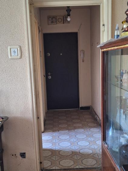 Apartament cu 3 camere semidecomandat în Giulești