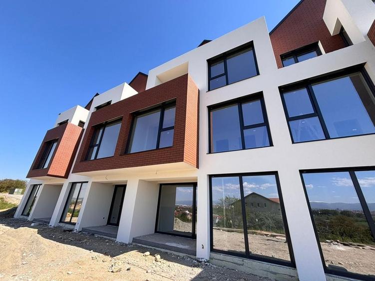 Duplex cu 4 camere cu Canalizare în Gușterița