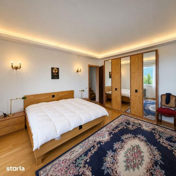 Casă cu 8 camere cu Teren 750 Mp în Central