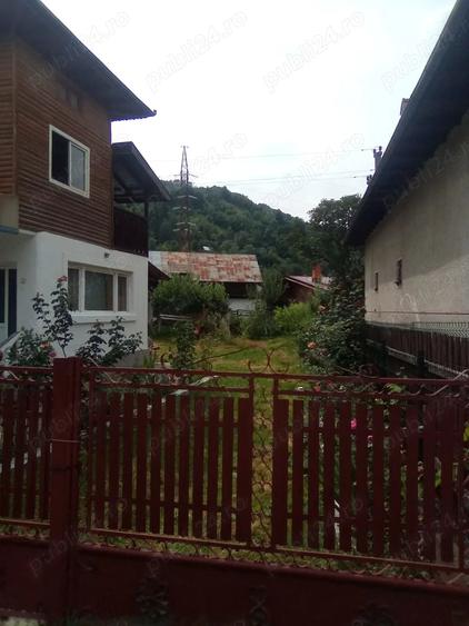 Casă cu 6 camere în Rucăr