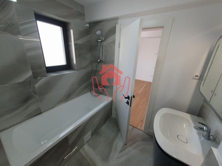 Apartament cu 3 camere decomandat în Romană