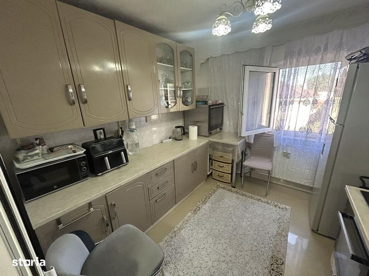 Apartament cu 3 camere decomandat, mobilat în Dacia