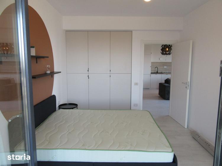 Apartament cu 3 camere semidecomandat în Fundeni