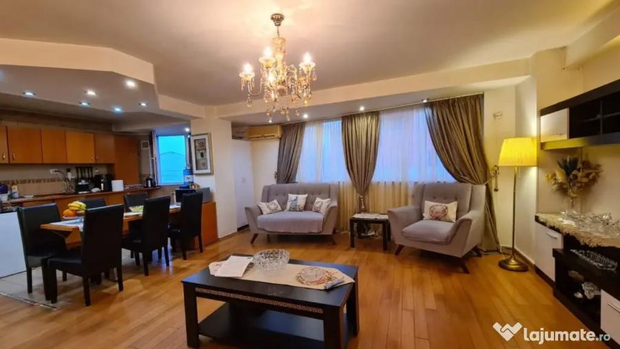 Casă cu 7 camere cu Teren 300 Mp în Mihai Bravu