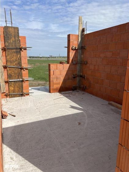 Apartament cu 3 camere decomandat în Sântandrei