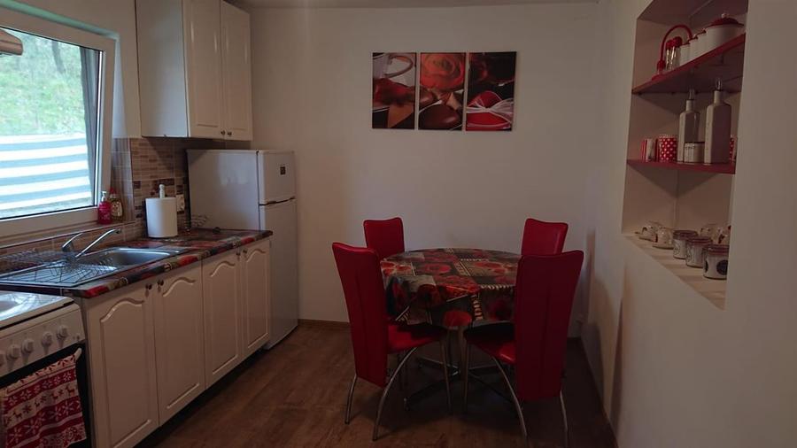 Casă individuală cu 3 camere cu Teren 1084 Mp în Vața de Jos