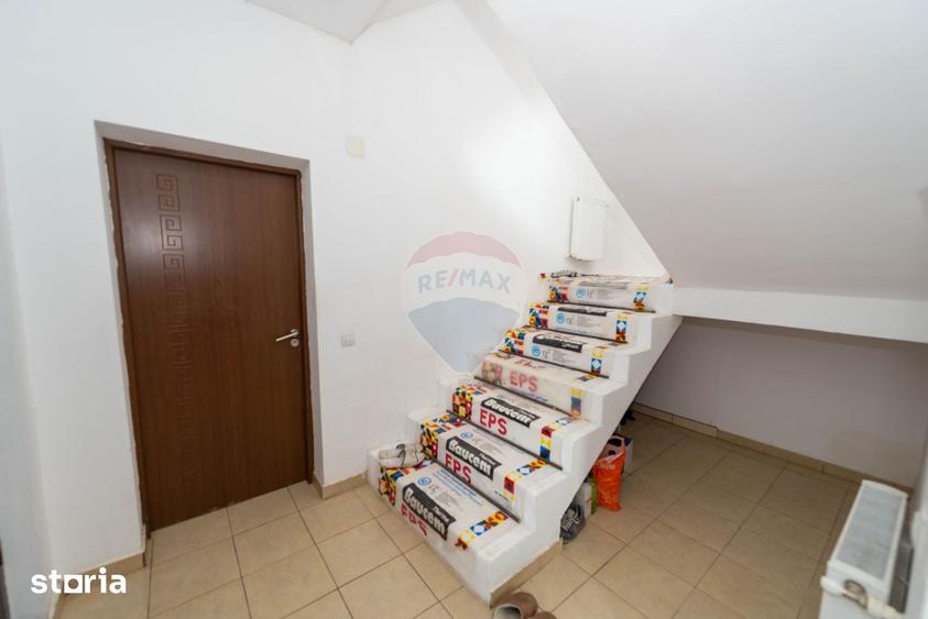 Casă cu 9 camere cu Teren 400 Mp în Central