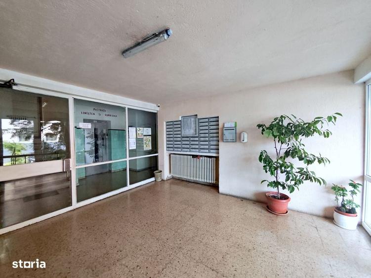 Apartament cu 3 camere semidecomandat în Titan
