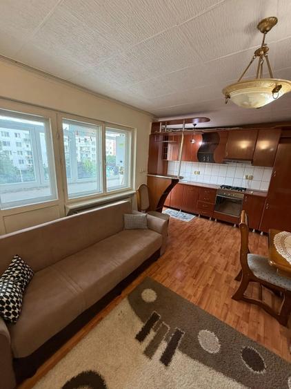Apartament cu 3 camere decomandat, mobilat în Central