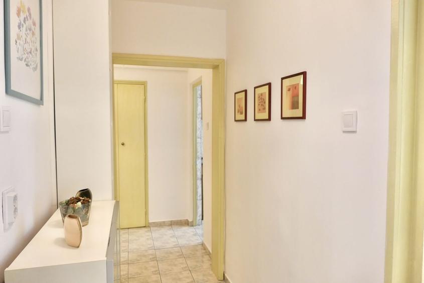 Apartament cu 2 camere decomandat în Basarabia
