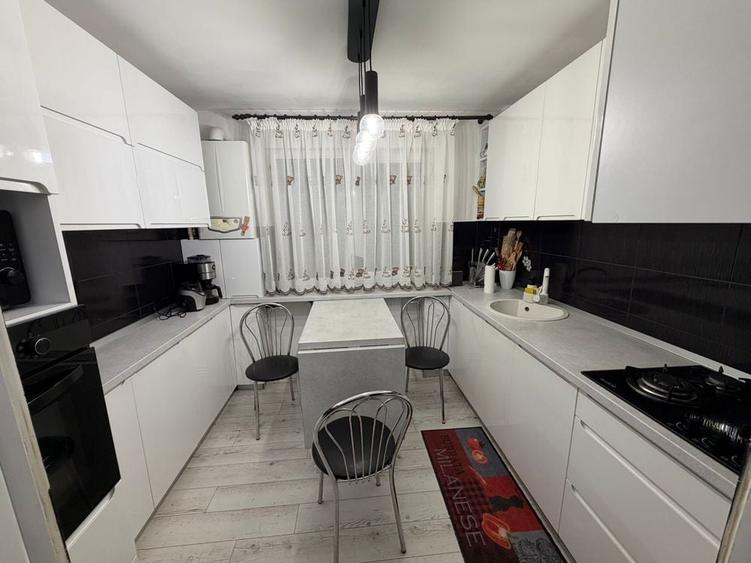 Apartament cu 3 camere decomandat în Berca