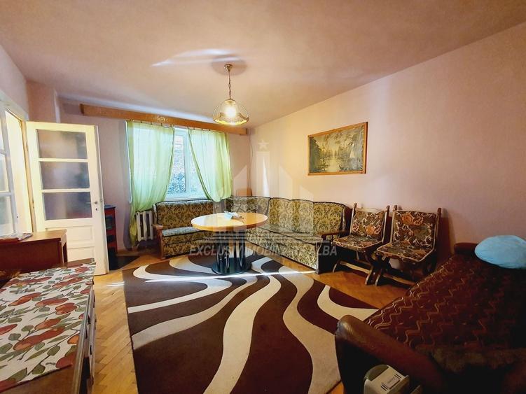 Casă individuală cu 7 camere cu Canalizare în Cetate