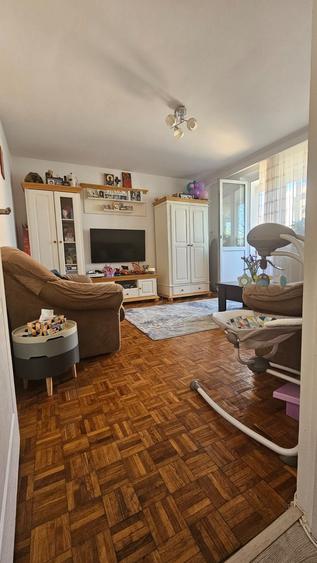 Apartament cu 4 camere nedecomandat în Central