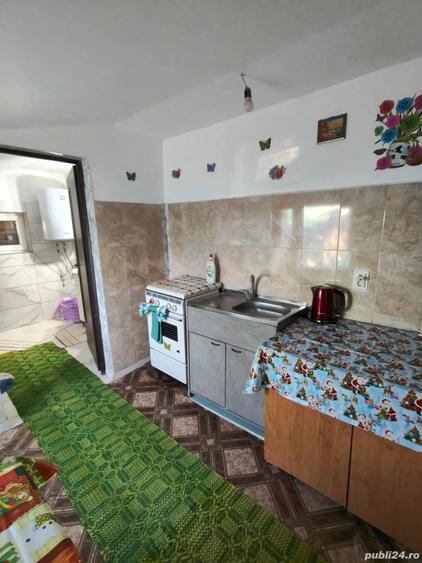 Casă cu 5 camere în Stoișești