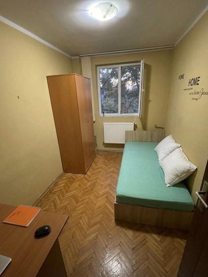 Apartament cu 3 camere semidecomandat în Complex Studențesc