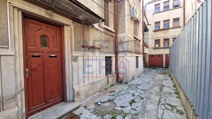 Casă individuală cu 15 camere cu Canalizare în Unirii