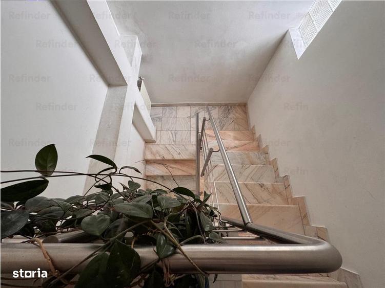Casă cu 6 camere cu Teren 164 Mp în Vatra Luminoasă