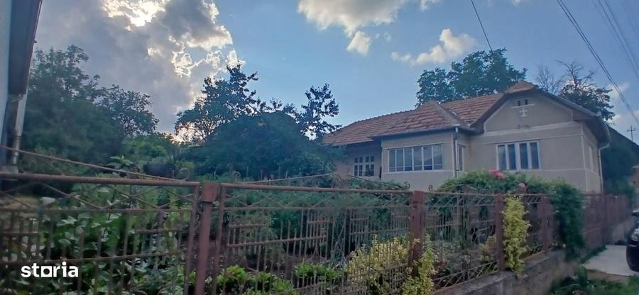 Casă cu 3 camere în Mihai Viteazu