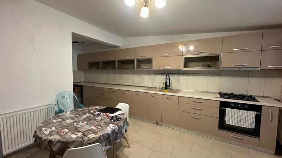 Apartament cu 3 camere semidecomandat, mobilat în Bucureștii Noi