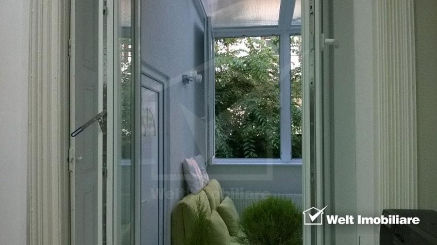 Apartament cu 3 camere semidecomandat în Central