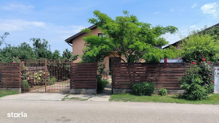 Casă cu 4 camere în Bâcu