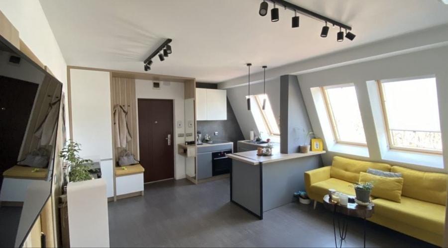 Apartament cu 3 camere decomandat în Florești