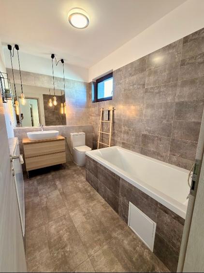 Casă individuală cu 5 camere cu Canalizare în Central