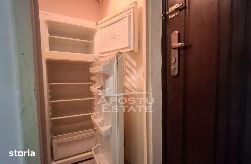Garsonieră decomandată, mobilată în Pârneava