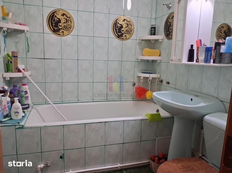 Apartament cu 3 camere decomandat în Viziru 2