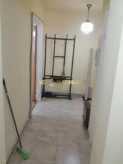 Apartament cu 3 camere decomandat, mobilat în Colentina