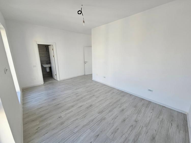 Casă individuală cu 4 camere cu Canalizare în Tunari