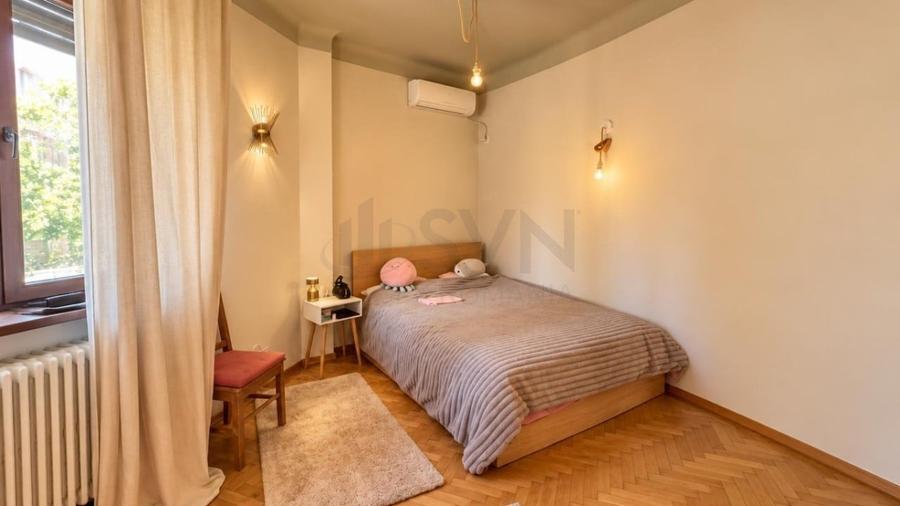 Apartament cu 6 camere decomandat în Armeneasca