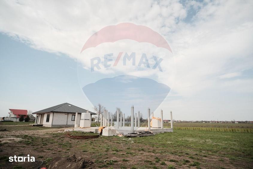 Casă cu 4 camere cu Teren 1000 Mp în Frătăuții Vechi