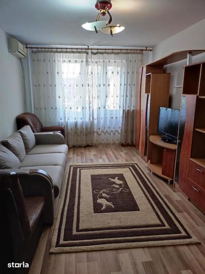 Apartament cu 3 camere semidecomandat în Rahova
