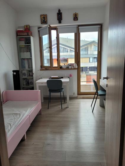 Apartament cu 4 camere decomandat în Dămăroaia
