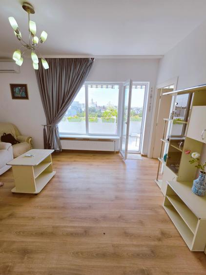 Apartament cu 3 camere semidecomandat în Cișmigiu
