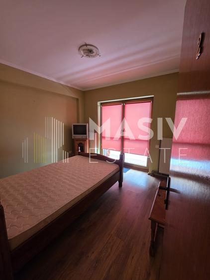 Casă individuală cu 12 camere cu Canalizare în Central