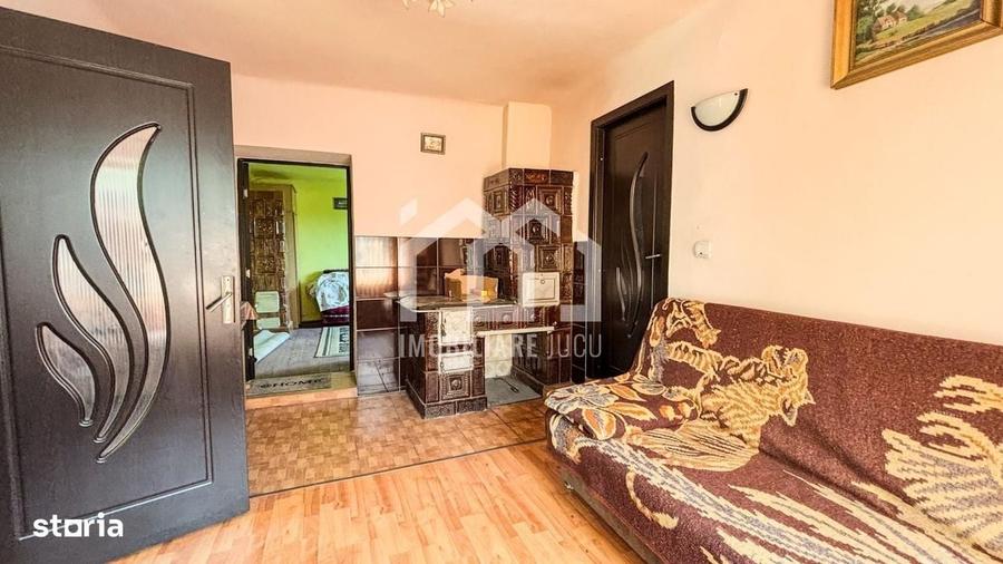 Casă cu 2 camere cu Teren 1000 Mp în Jucu