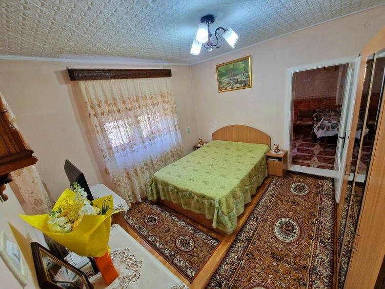 Casă individuală cu 5 camere cu Canalizare în Central