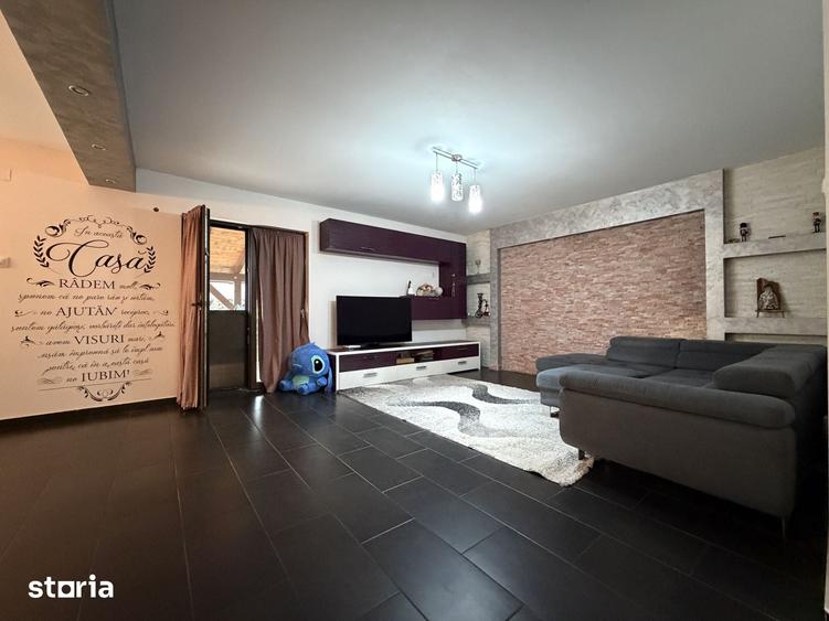 Casă cu 5 camere cu Teren 576 Mp în Sânandrei