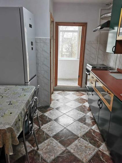 Apartament cu 3 camere decomandat în Energiei