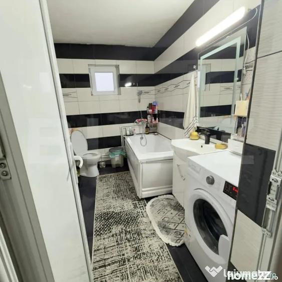 Casă cu 9 camere cu Teren 1860 Mp în Central