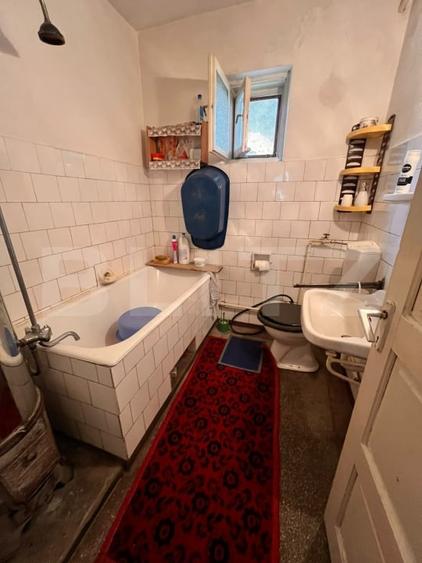Casă individuală cu 5 camere cu Garaj în Hunedoara
