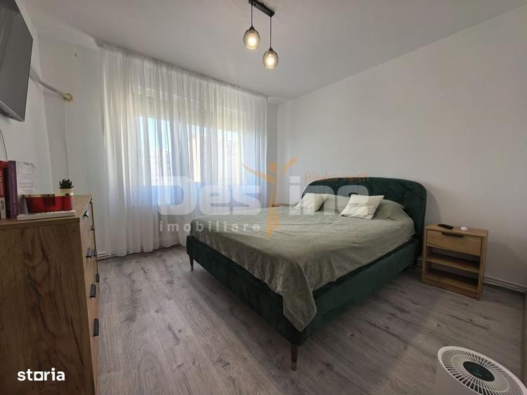 Apartament cu 3 camere decomandat în Alexandru cel Bun
