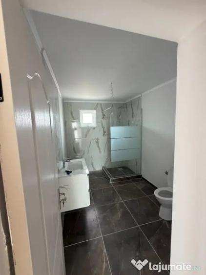 Casă cu 5 camere cu Teren 307 Mp în Malu Mare